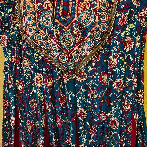 Girls 10/12 Kurti Full Sleeves with Beautiful Embroidery and sequin details - Picture 3 of 8